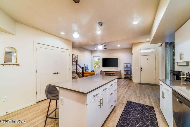 Photo - 840 E Park Modern Dr House
