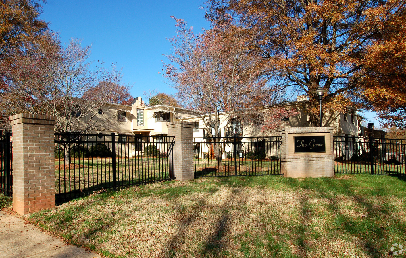 Debbi Dunn 12/4/07 - The Grove Apartments