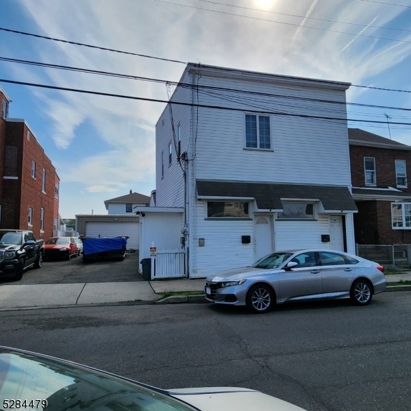 Photo - 333 Clinton St