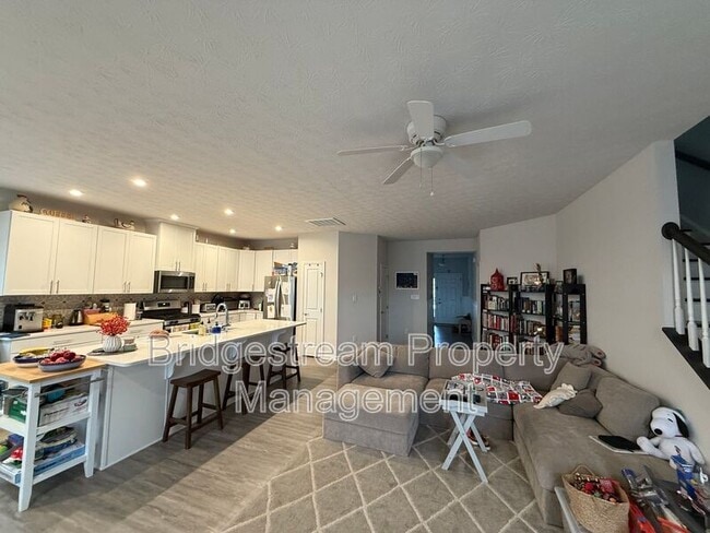 Photo - 2194 Schmidt Dr W