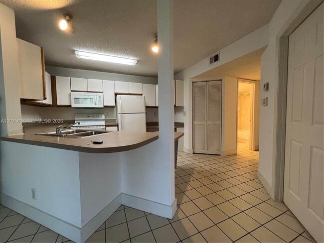 Photo - 4035 W McNab Rd Unidad F203