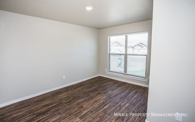 Photo - 1916 Langford Ave