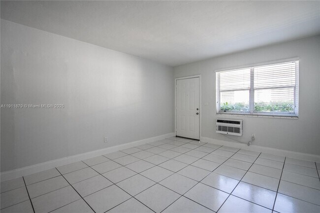 Photo - 7821 Carlyle Ave Unit 5