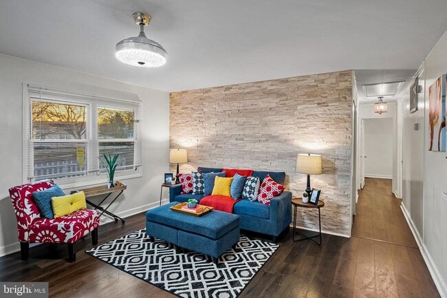 Photo - 903 Montrose Ave