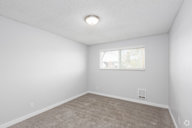2BD, 1.5BA - 975SF