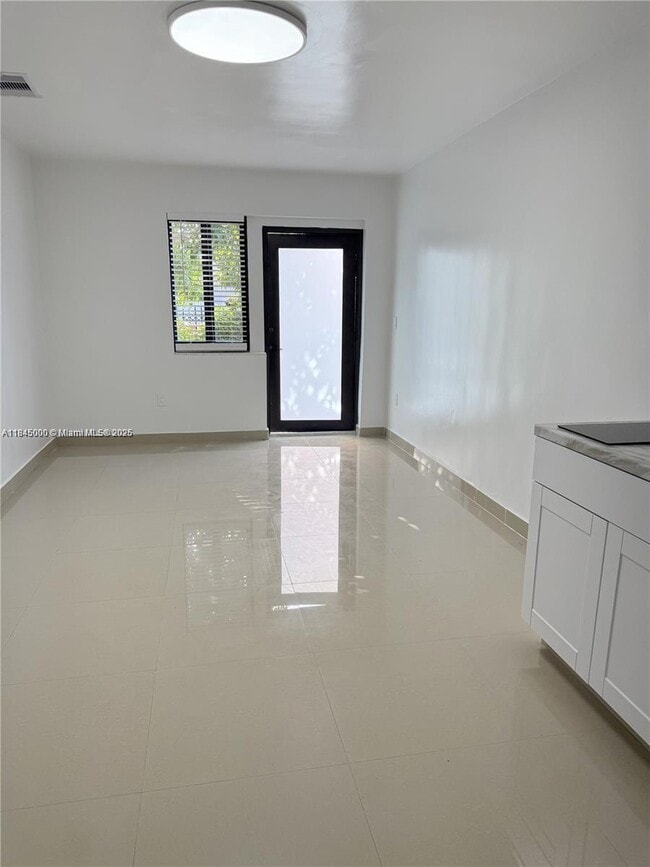 Building Photo - 4700 SW 2nd St Unit 1 Rental