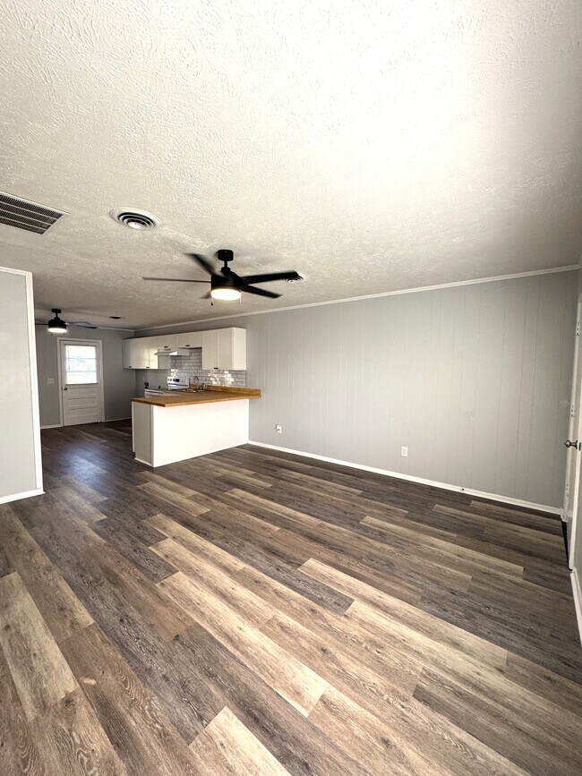 Photo - 608 22nd Ave N