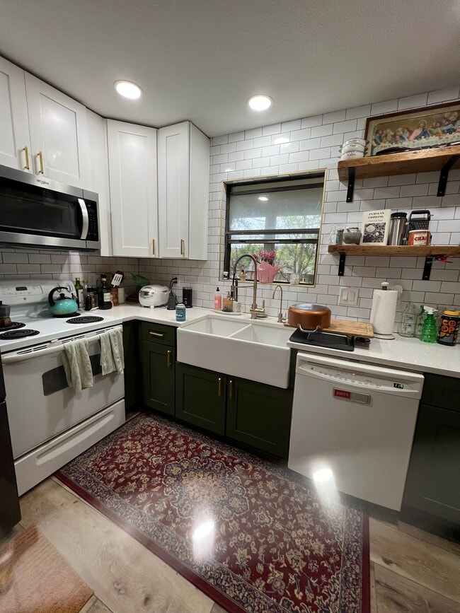 Photo - 18306 Center St