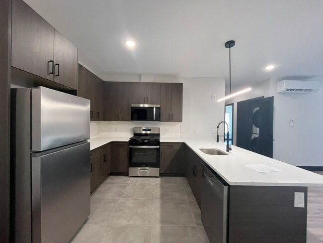 870 Broadway Unidad 201