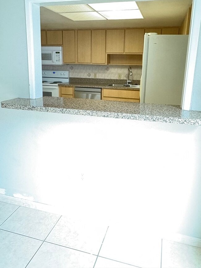 Building Photo - Lakefront Community with two story townhou... Rental
