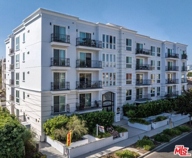 Building Photo - 1237 S Holt Ave Unit 506