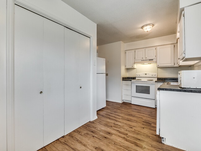 Salem West - Kitchen