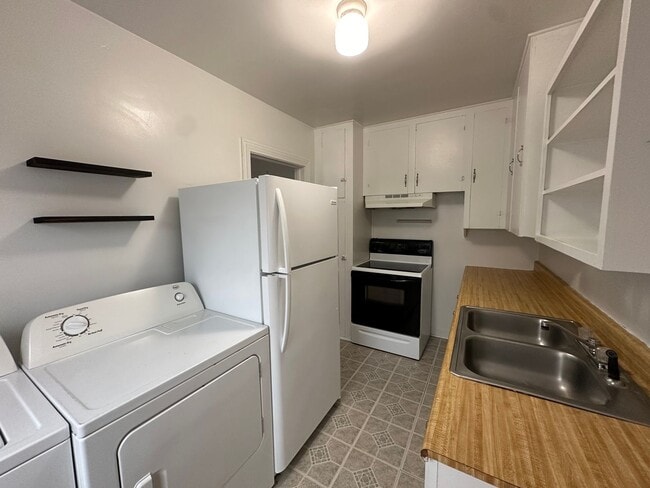 Photo - Charming 2BR/1BA Bungalow in Historic Downtown!