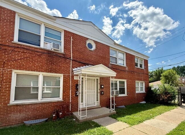 Building Photo - 122 N Menard Ave Unit 122 N Menard ave - 1A Rental