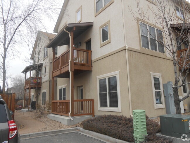 Building Photo - 1212 Walnut Ave Unit #4 Rental
