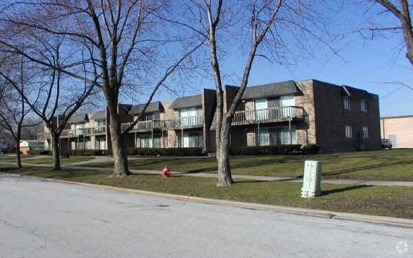 Photo - 430-434 N Roberts Dr Apartments