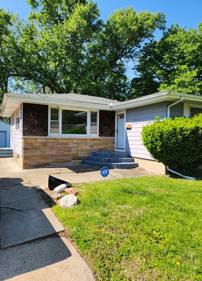 Photo - 2116 W Kettelle St