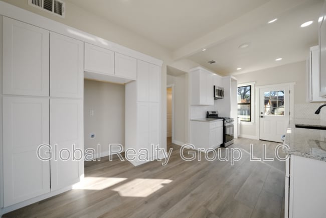 Photo - 202 Rockwood Ct