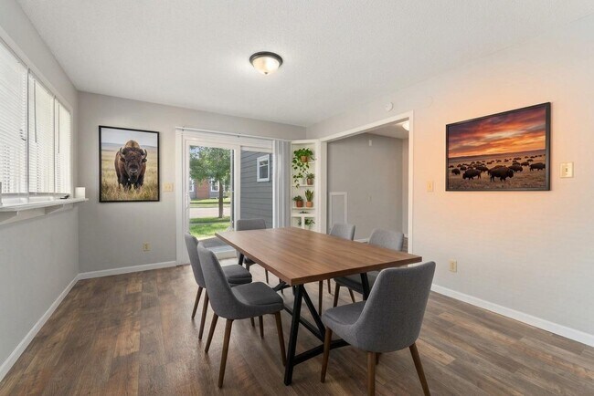 Photo - 1110 S Main Ave Unit Main Floor