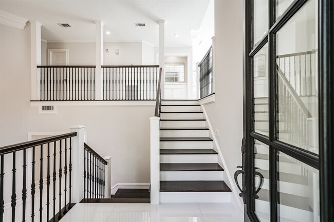 Photo - 207 Victoria Way