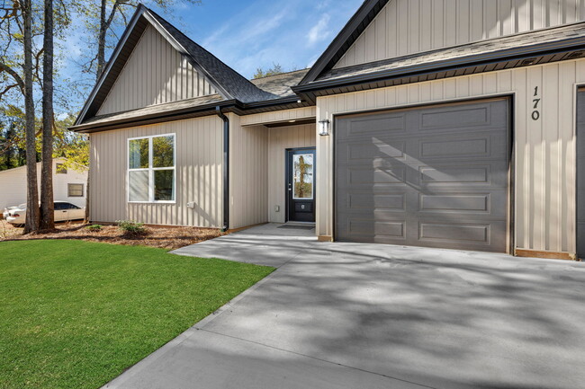 Entrace - 170 Weaver Line Townhome