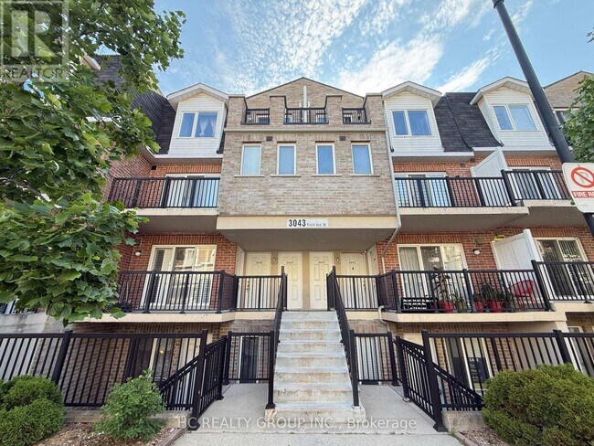 Photo - 3043 Finch Ave W