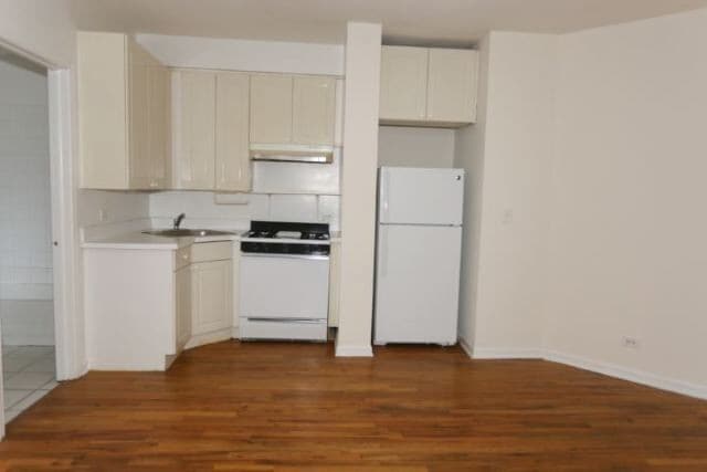 Photo - 922 W Dakin St Unit 011