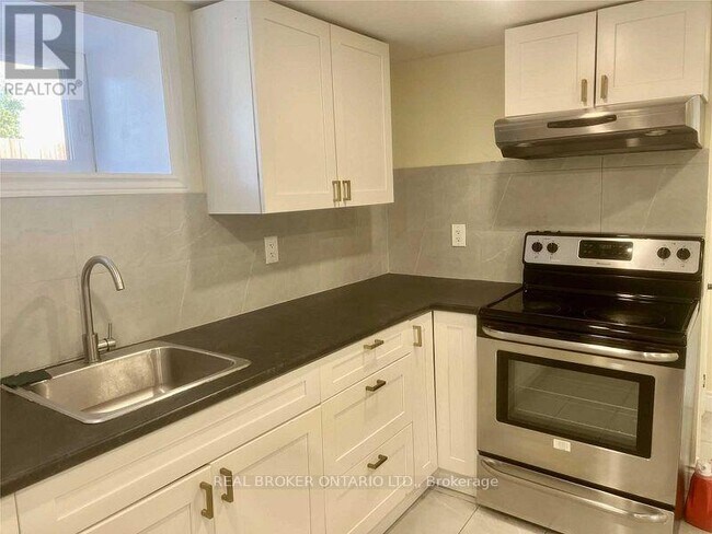 Photo - 36 Carlyle Crescent