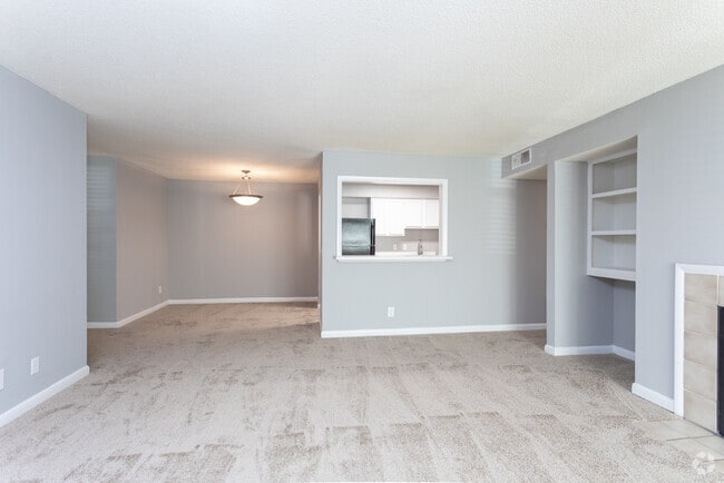2BR, 2BA - 1343SF Spruce - Living Area