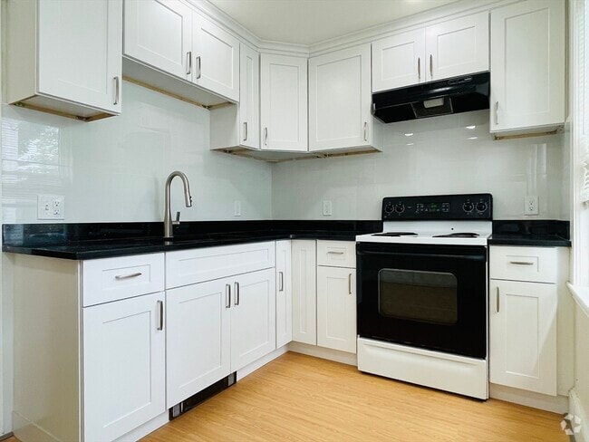 Building Photo - 144 School St Unit 1L Rental