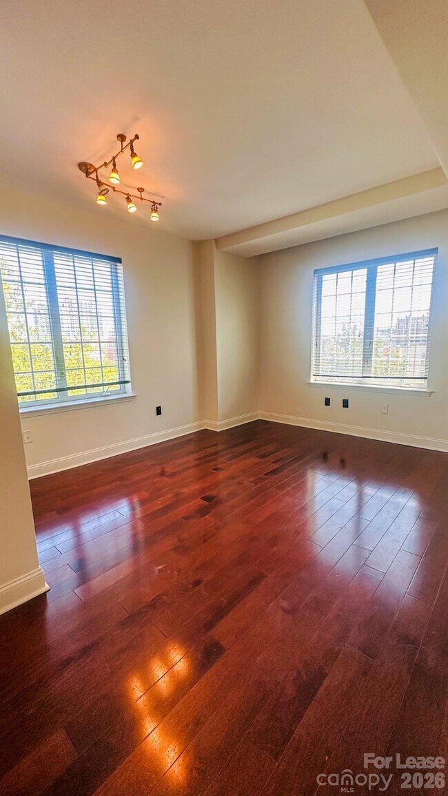 Photo - 300 W 5th St