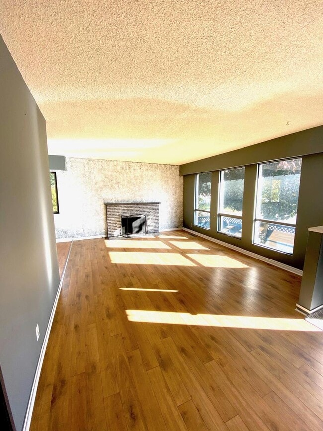 Building Photo - 3 bedroom in Prince George BC V2M 1N9