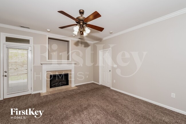 Photo - 2068 Tudor Ln