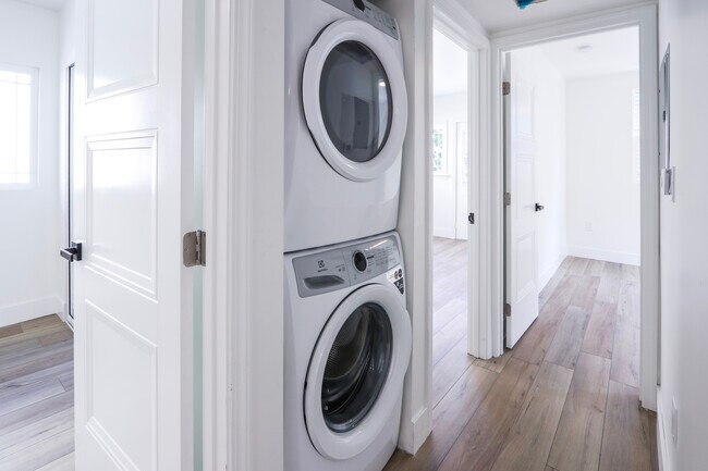 Photo - 743 N. Occidental Blvd