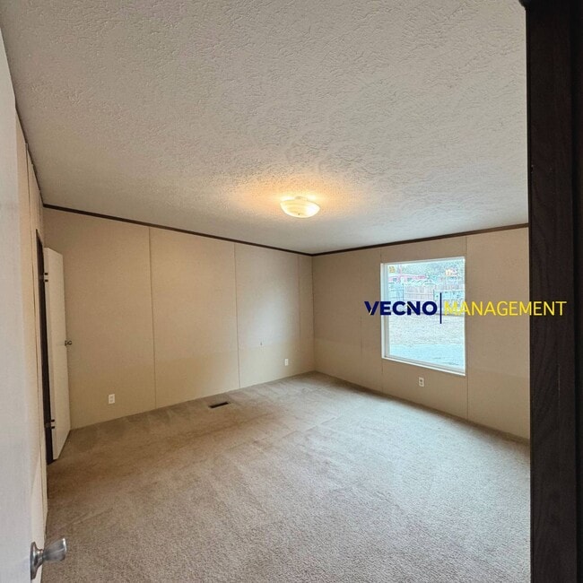 Photo - 842 Corinne Dr