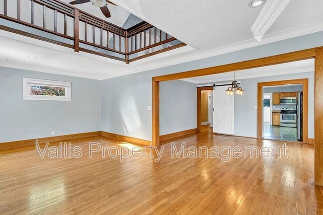 Photo - 960 5th St NE