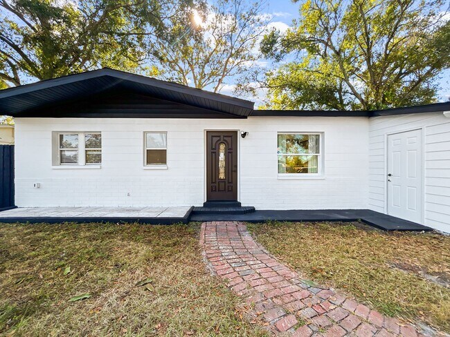 Building Photo - 3684 14th Ave SE Unit 3684 14th Ave SE