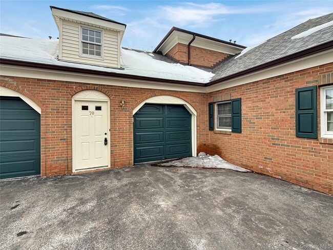 Building Photo - 70 High Point Cir Unit 70