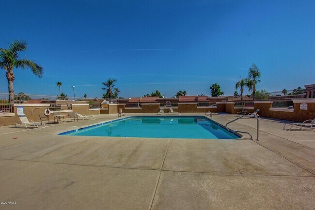 520 W Hononegh Dr