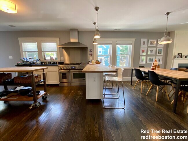 Photo - 55 Eliot Cres Unit 2