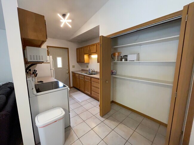 Photo - 2540 Harvey St