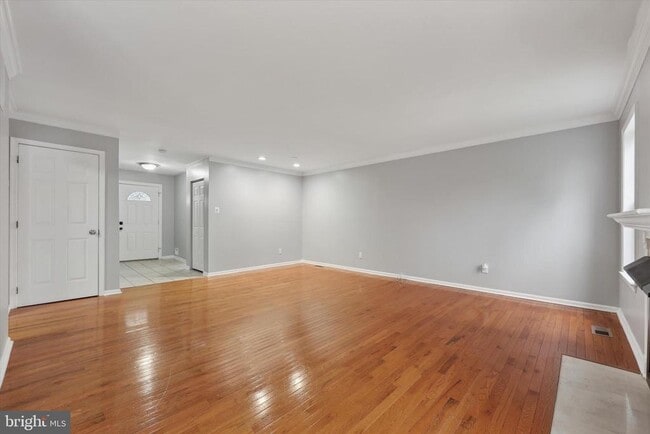Photo - 306 Manor Ln