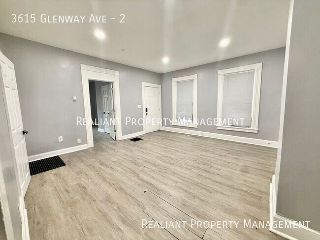 Photo - 3615 Glenway Ave Unidad 2