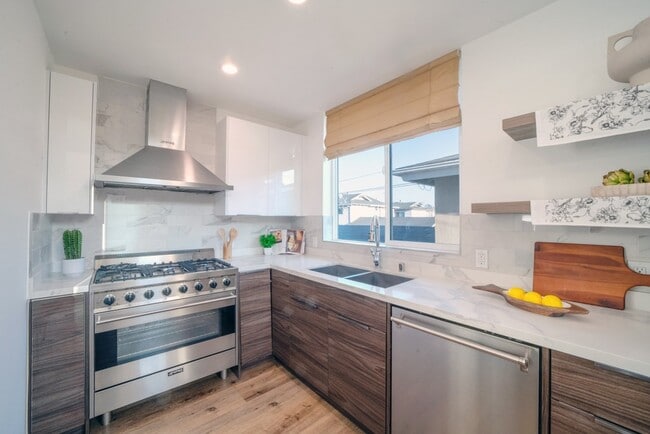 Photo - 2306 Aviation Blvd