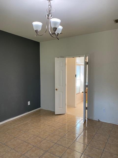 Photo - 810 N Creek Blvd