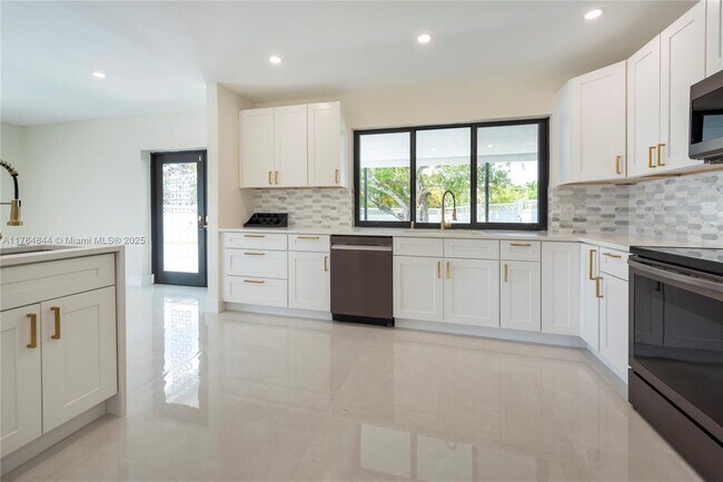 Photo - 4700 McKinley St