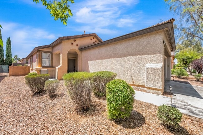 Photo - Single Story, 3 Bedroom, 2 Bath in Summerlin!