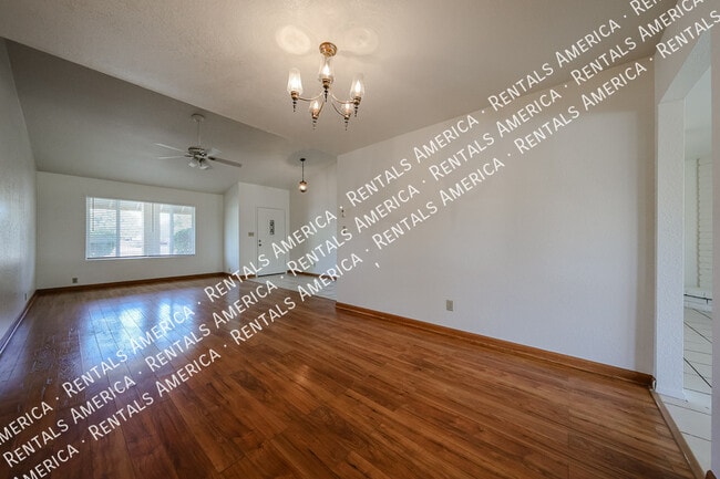 Photo - 710 W Alamo Dr