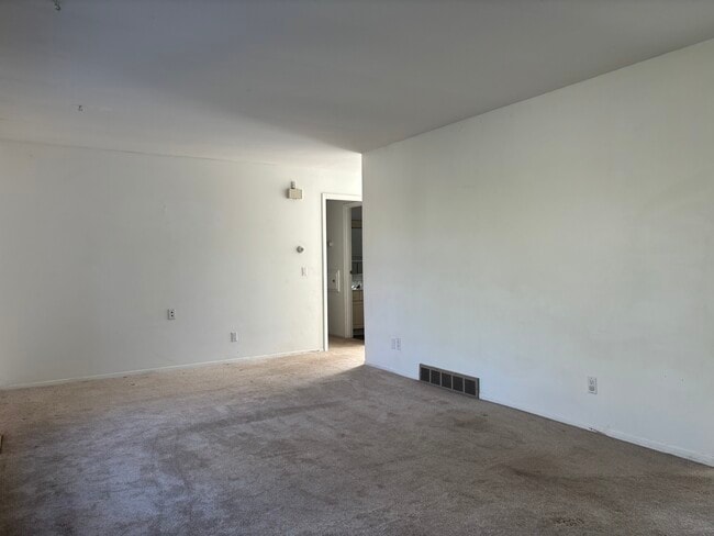 Photo - 6506 Putnam Rd