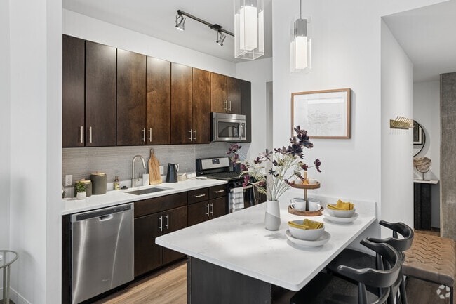 1BR, 1BA - 772SF - Kitchen